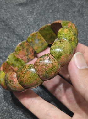 天然花绿宝指甲形手排 弧面手牌 油画斑驳纹理弹力手链
