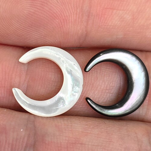 天然蝶贝月亮雕刻珠 黑白双色弯月造型DIY手作古风发簪耳环配件