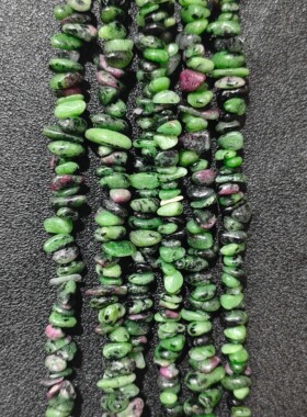 天然红绿宝碎石珠子 带孔打孔珠子 红色绿色相间 DIY手工饰品用珠