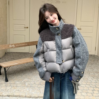 灰色羊羔毛拼接羽绒服女冬季2025