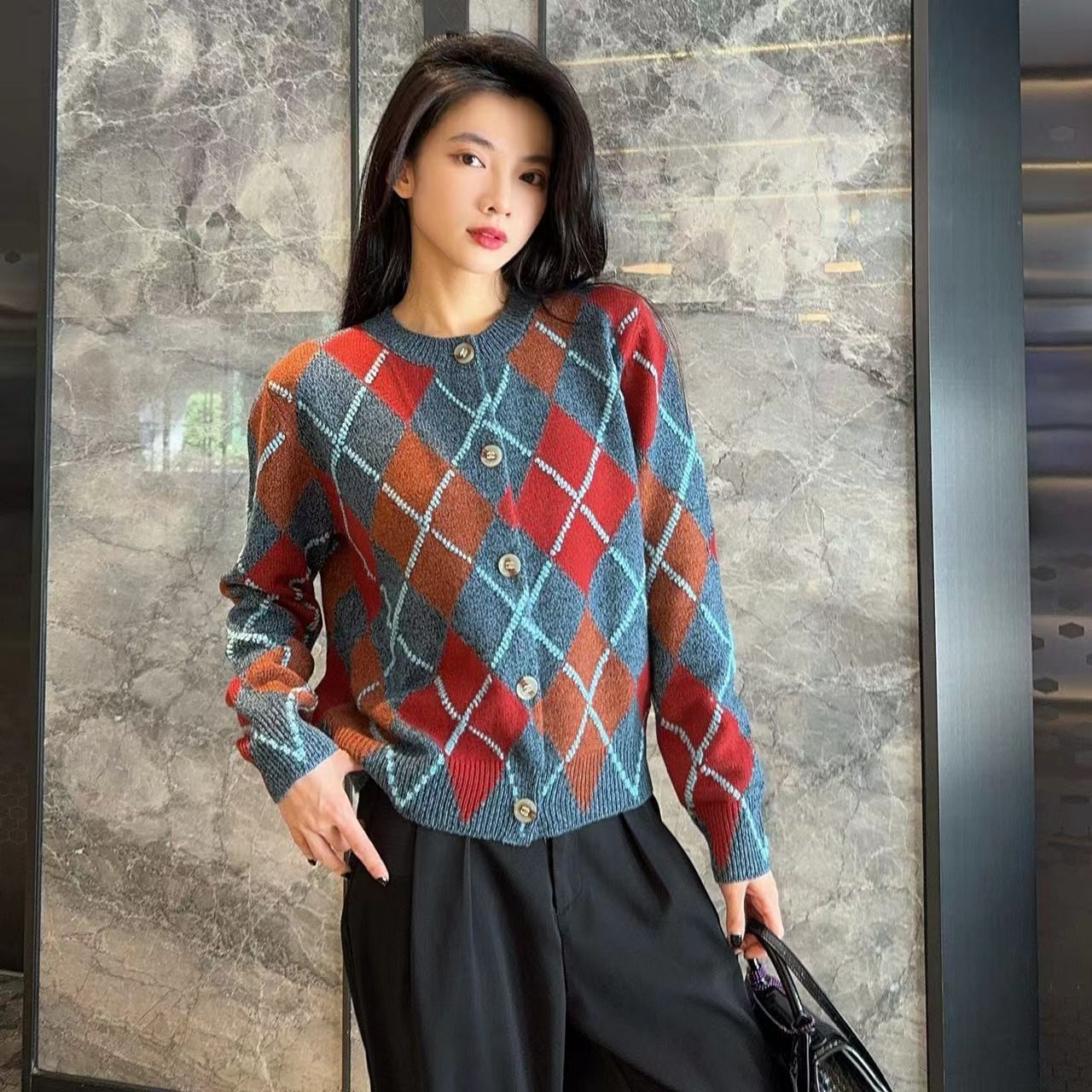 小香 2025秋冬新款重工菱格拼色圆领针织开衫女复古显瘦毛衣外套