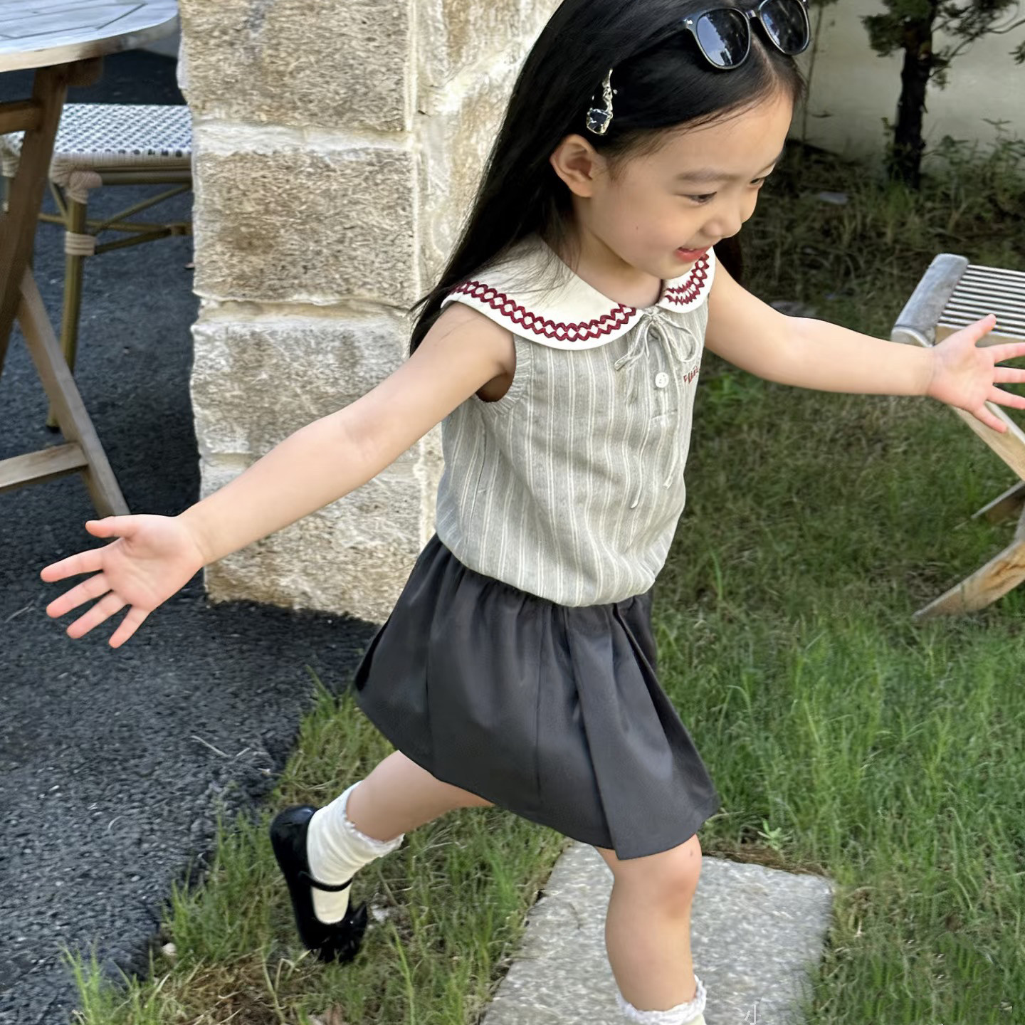 女童夏季学院风套装2026夏季新款无袖背心上衣百褶短裙两件套洋气