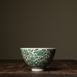 古彩绿梅鸡心杯 吴云霞