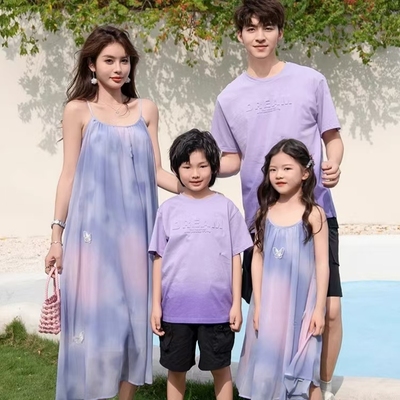 海边度假亲子装夏季T恤一家三口2025新款蝴蝶吊带母女洋气沙滩裙