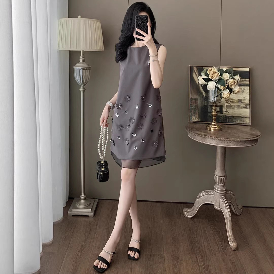 轻奢高级感无袖背心连衣裙女夏新款法式气质显瘦韩版灰色裙子