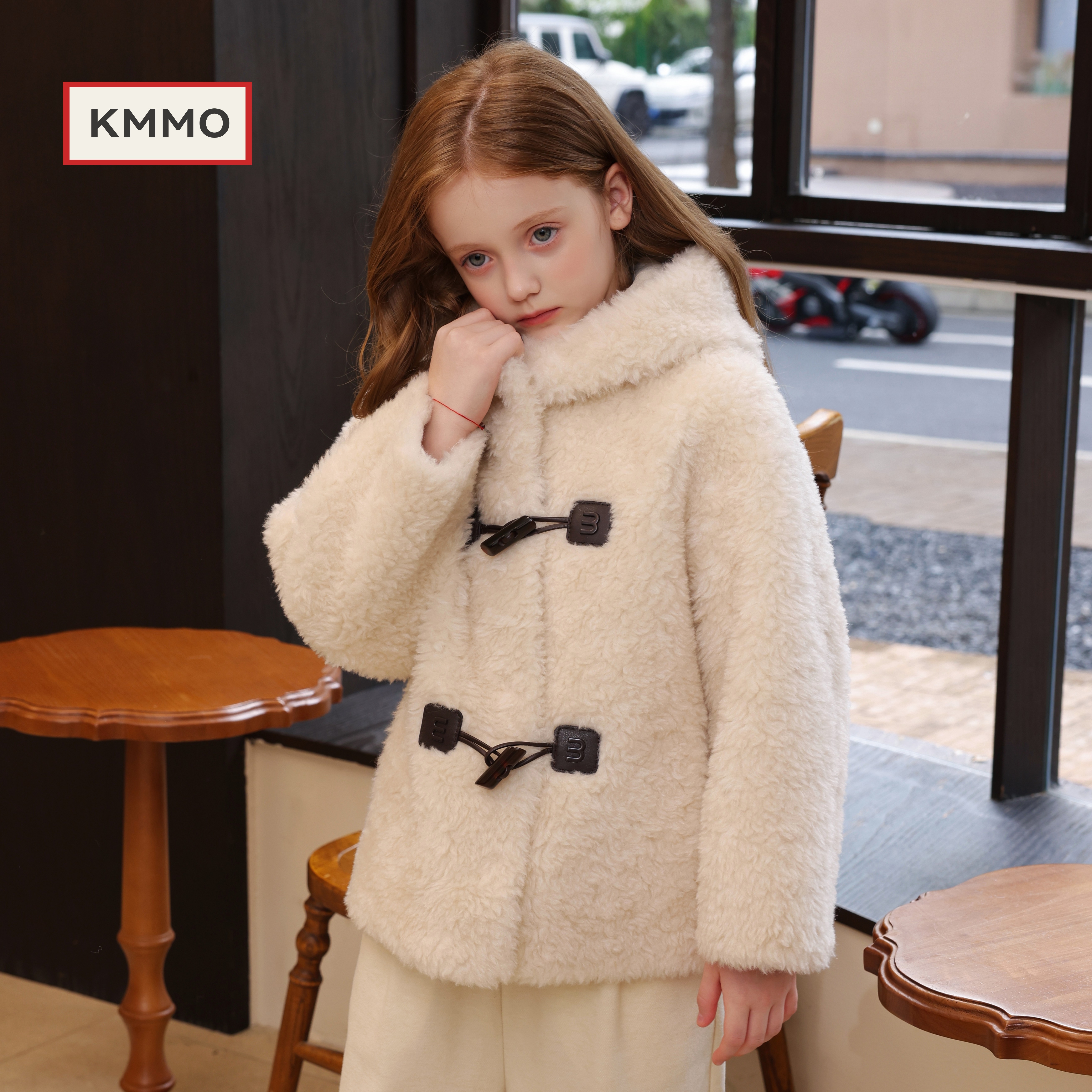 KMMO环保白色羊羔毛女童外套