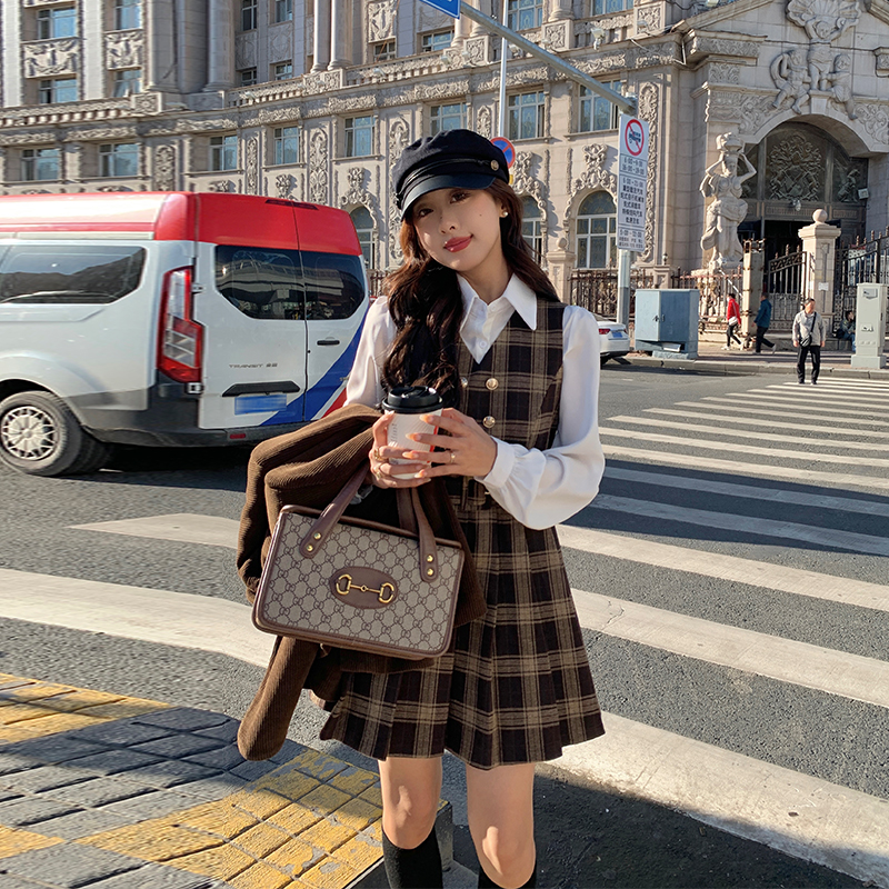 张大人英伦学院风大码连衣裙女减龄复古收腰遮肚子显瘦格纹背心裙