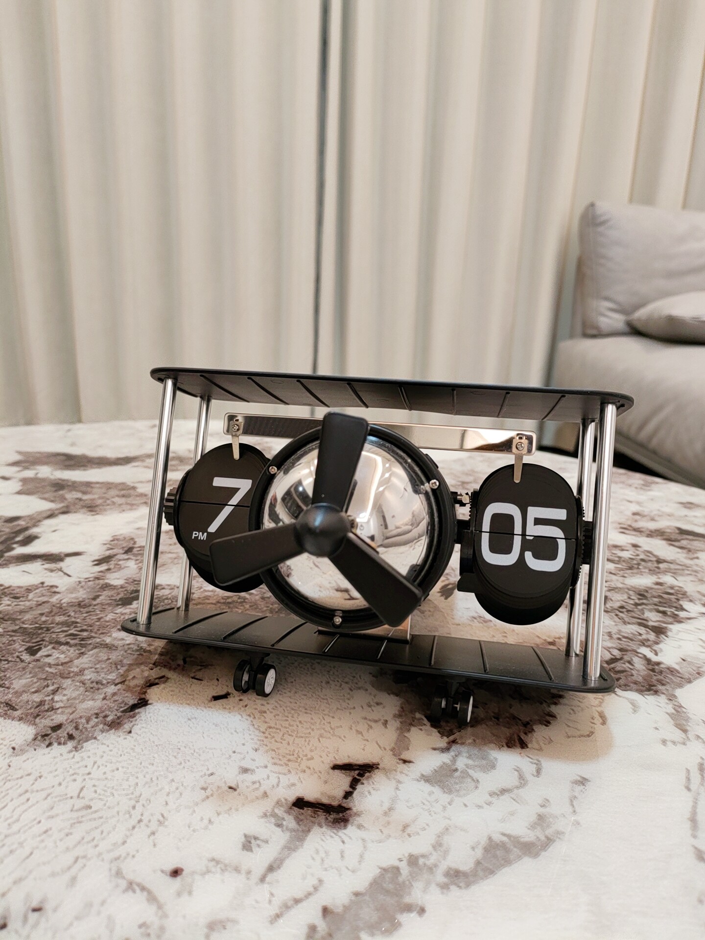 GERMAN PAGE TURNING CLOCK OFFICE DECORATION TABLE CLOCK DYNAMIC CRAFT CLOCK CREATIVE WALL WATCH AIRCRAFT CLOCK TV CABINET PENDULUM CLOCK