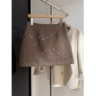 浅棕色重工亮片短裙女2025年秋冬新款时尚气质高腰显瘦A字包臀裙