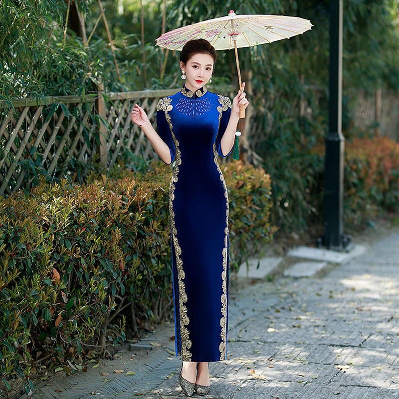 金丝绒旗袍年轻款高端舞台走秀