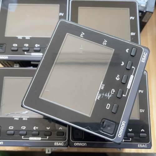 可维修欧姆龙温控器E5AC-TQX4ASM-080，有一个屏有问题议价