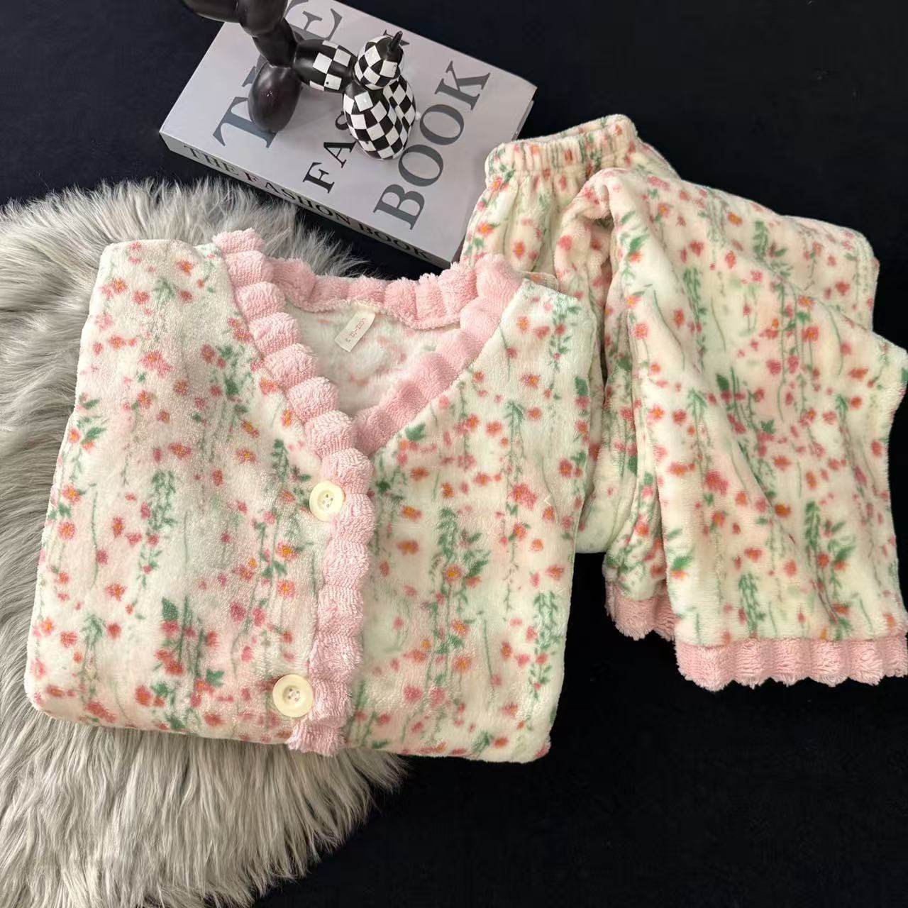 直播网红冬季长袖法兰绒加厚加绒睡衣女开衫甜美学院风家居服女套