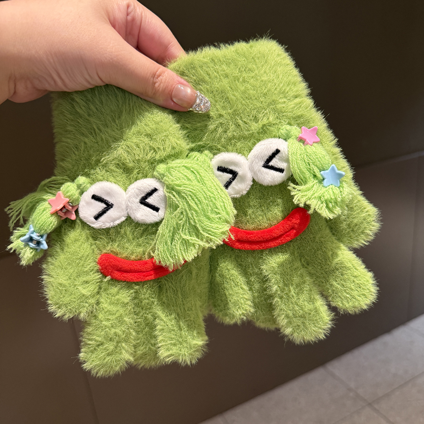 毛绒可爱卡通手套女冬季保暖加厚防寒学生情侣可爱百搭露指手套潮