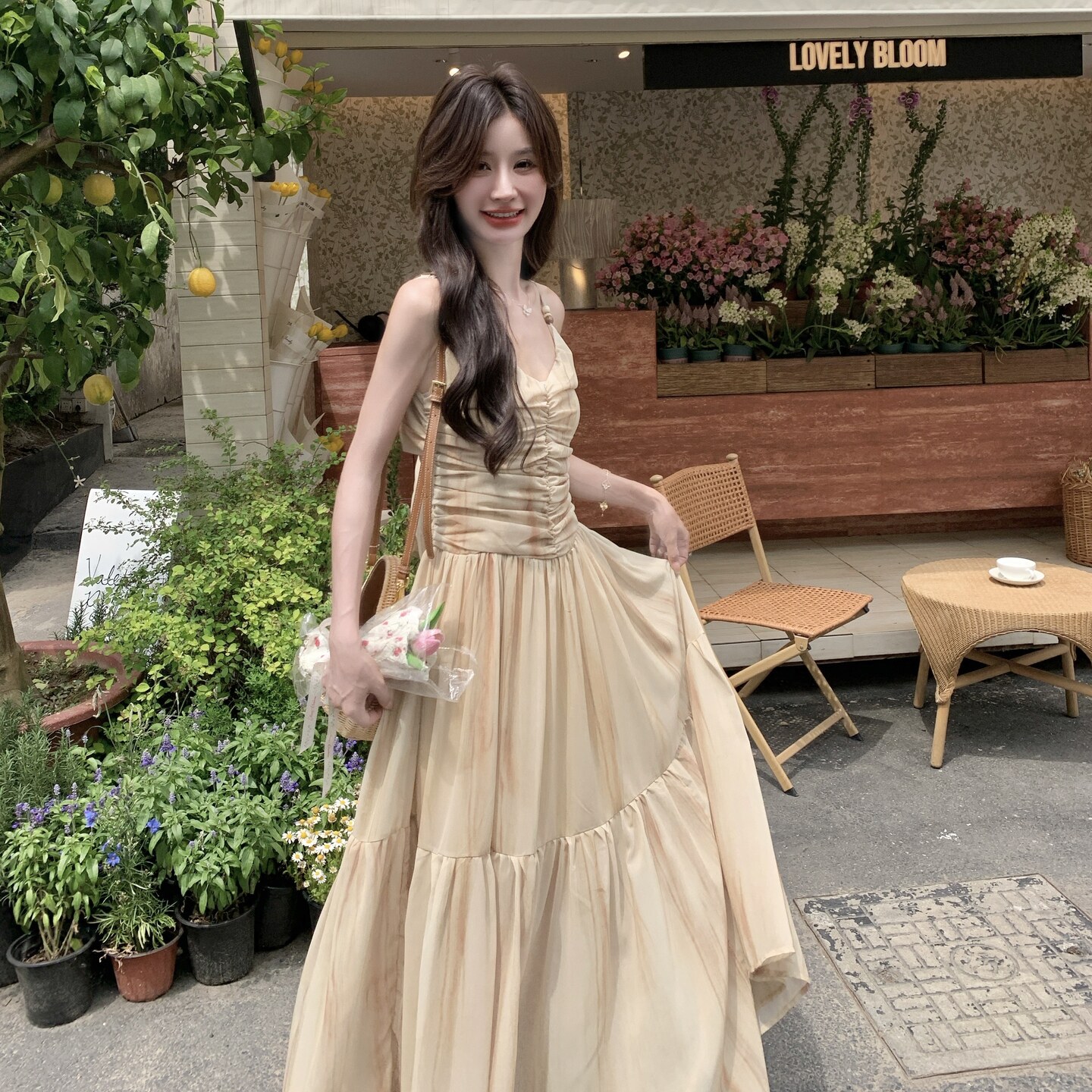 现货首发2025新款后背系带设计感吊带连衣裙2C233-A192-P130-K209