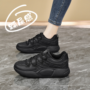 女鞋全黑色真皮工作鞋女秋冬款踩屎感上班鞋板鞋百搭防水小黑鞋潮