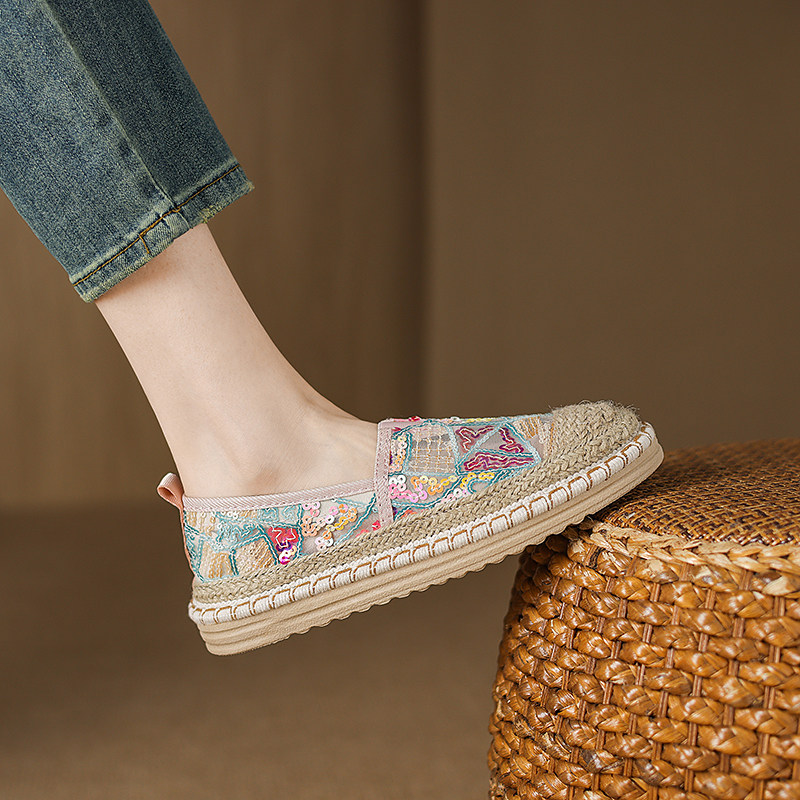 老北京布鞋女2025新款夏季34码软底平底一脚蹬亮片透气网面渔夫鞋