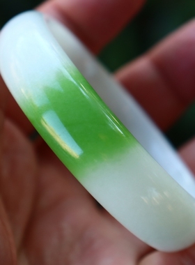 天然新疆和田玉翠青手镯