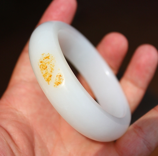 收藏级新疆和田玉红皮一级白玉手镯玉镯子送证书