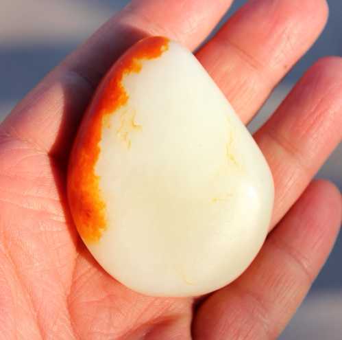 新疆和田玉籽料原石手玩件送证书