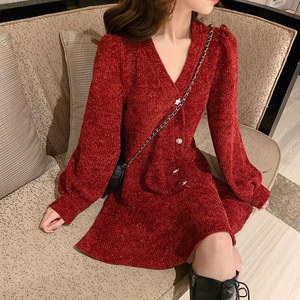 2023秋冬新款女装轻奢精致小礼服千金风新年战袍红色灯芯绒连衣裙