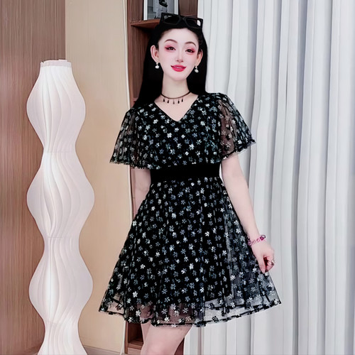 3342夏季蕾丝连衣裙轻奢高级感大码女装小个子裙子显瘦收腰美美的
