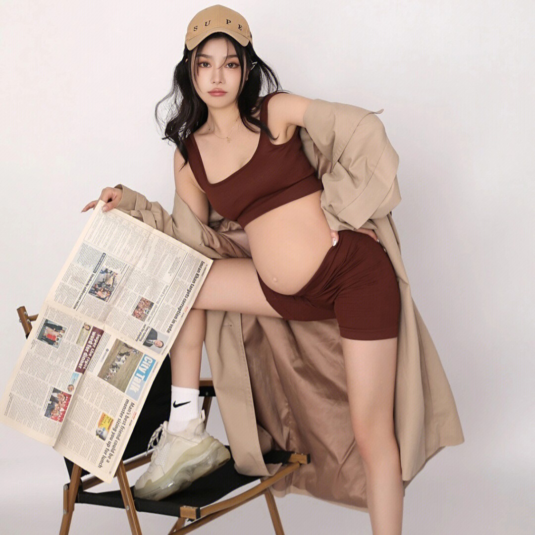 咏爱主题新款孕妇摄影服装杂志复古港风大牌运动个性大肚妈咪写真