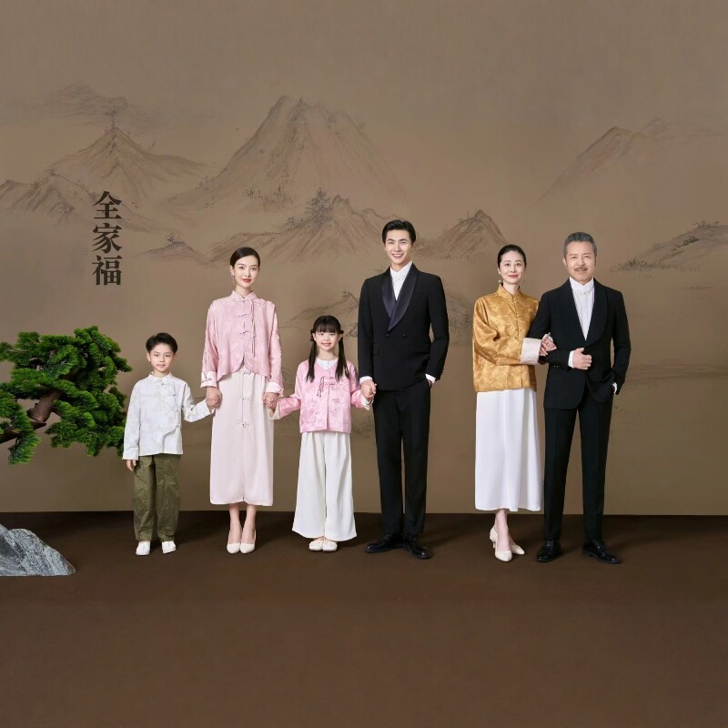 影楼全家福亲子主题服饰秀禾礼服旗袍复古中式民国风一家六口四口