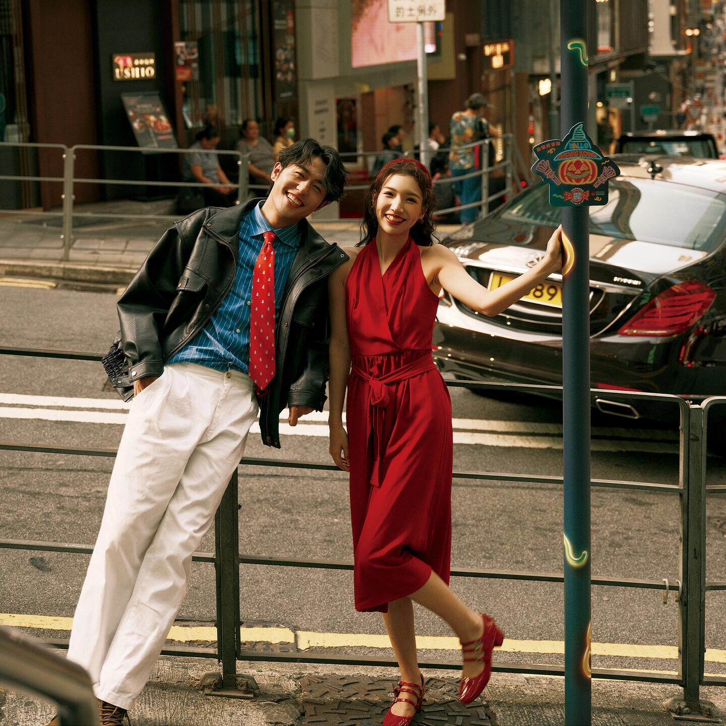 影楼新款拍照主题黑色皮衣机车复古港风街拍红色挂脖礼服旅拍情侣