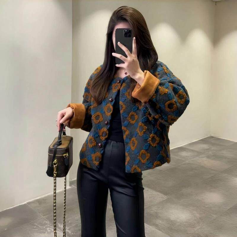 立体花朵圆领小众设计感2024秋冬新款韩版洋气减龄短款棉服女外套