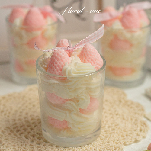 樱花草莓香薰生日礼物蜡烛蛋糕