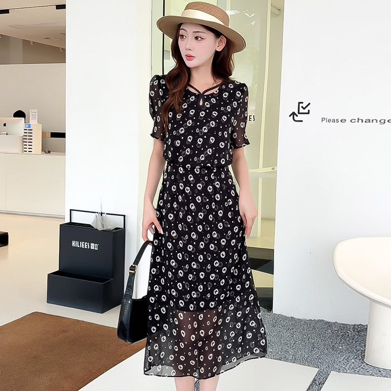 时尚风印花连衣裙女2025夏季新款气质减龄女神范遮肚子显瘦裙子潮