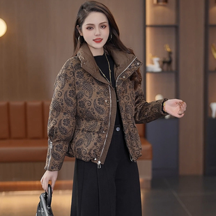 时尚印花羽绒服女短款显高显瘦冬季新款宽松立领加厚保暖洋气外套