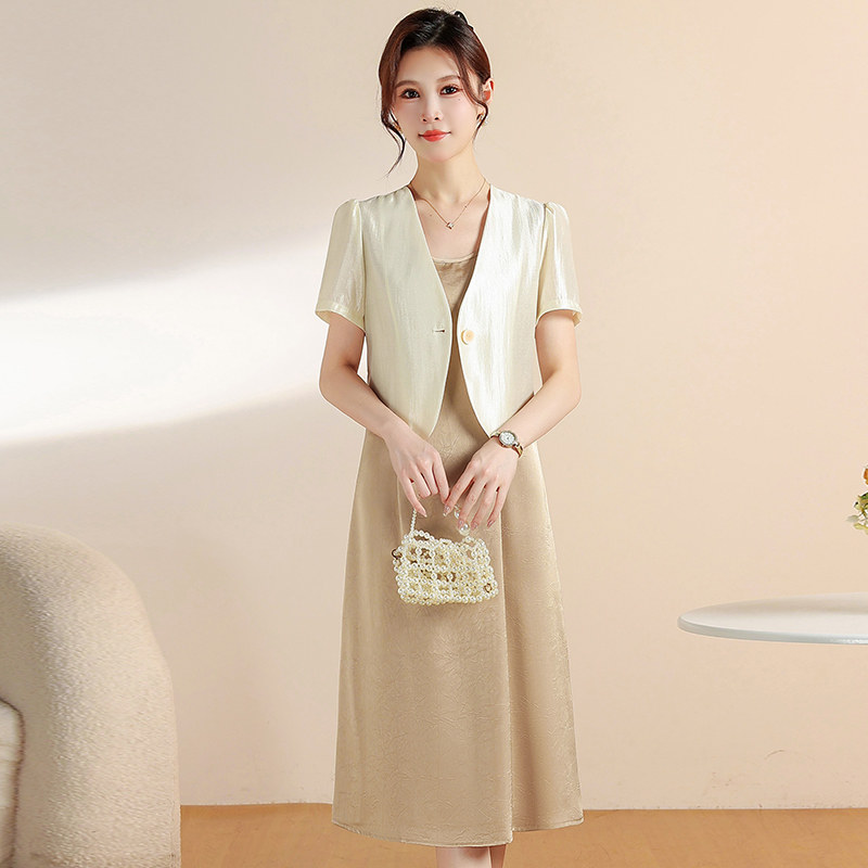 夏季2024新款小香风短袖外套休闲套装气质宽松减龄背心裙两件套