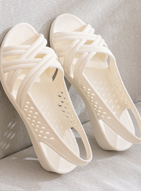 护士凉鞋女夏2026透气塑料白色坡跟套脚妈妈休闲鞋舒适软底沙滩鞋