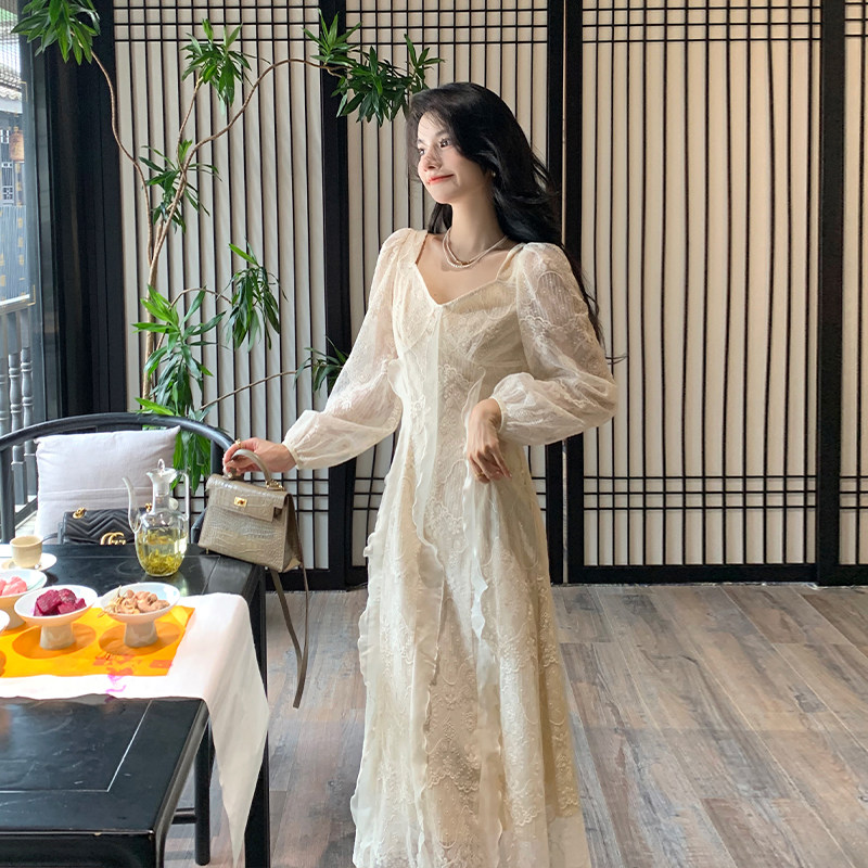 法式蕾丝绣花温柔风连衣裙