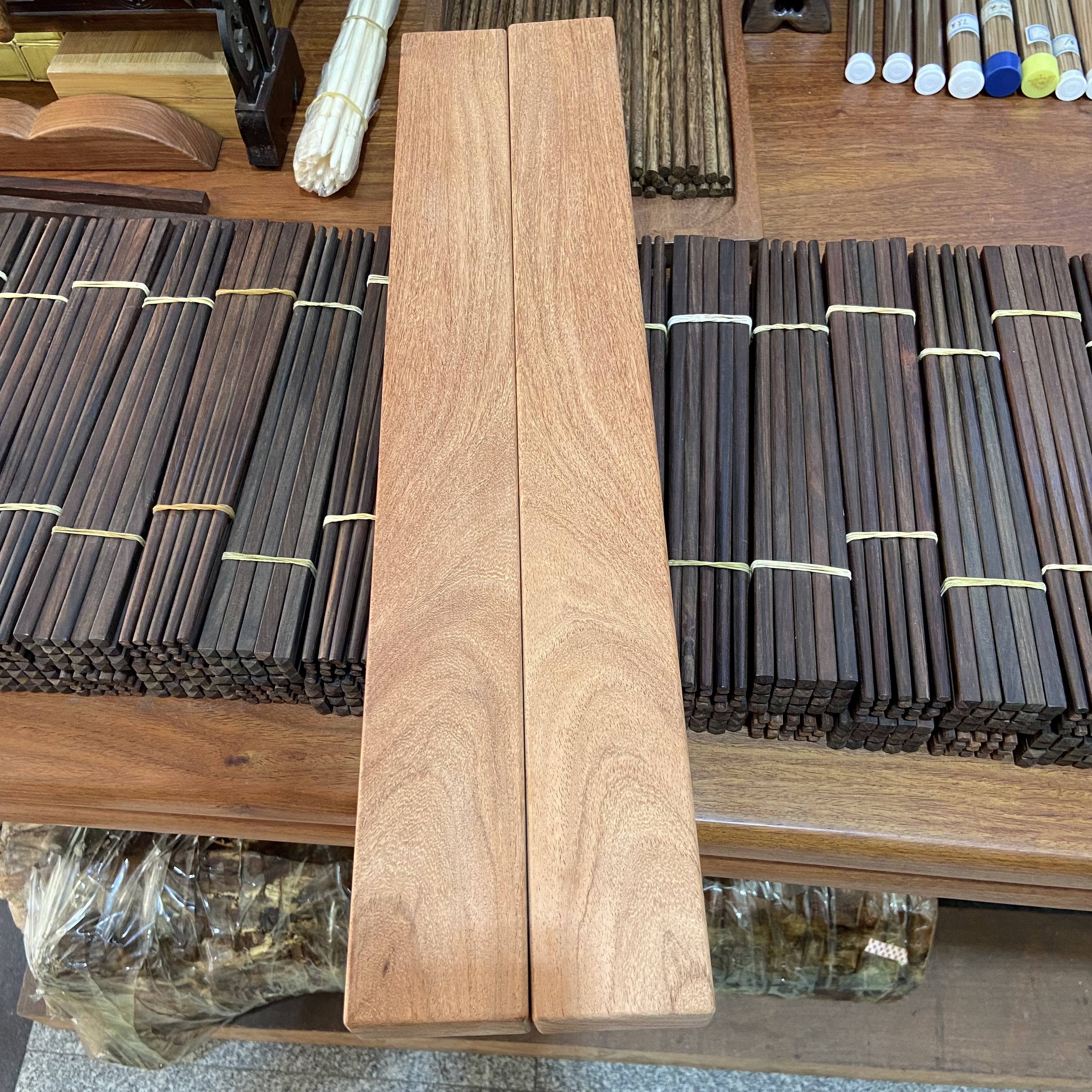 缅甸花梨木大果紫檀文房四宝镇纸一物一拍.一木对开.纹路对得上