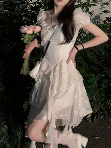 雅依茶歇初恋白色连衣裙仙女收腰气质纯欲荷叶边不规则短裙子夏季