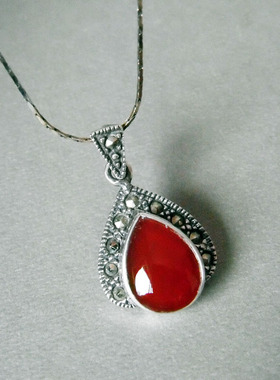 精致小巧风红色爱心宝石银吊坠