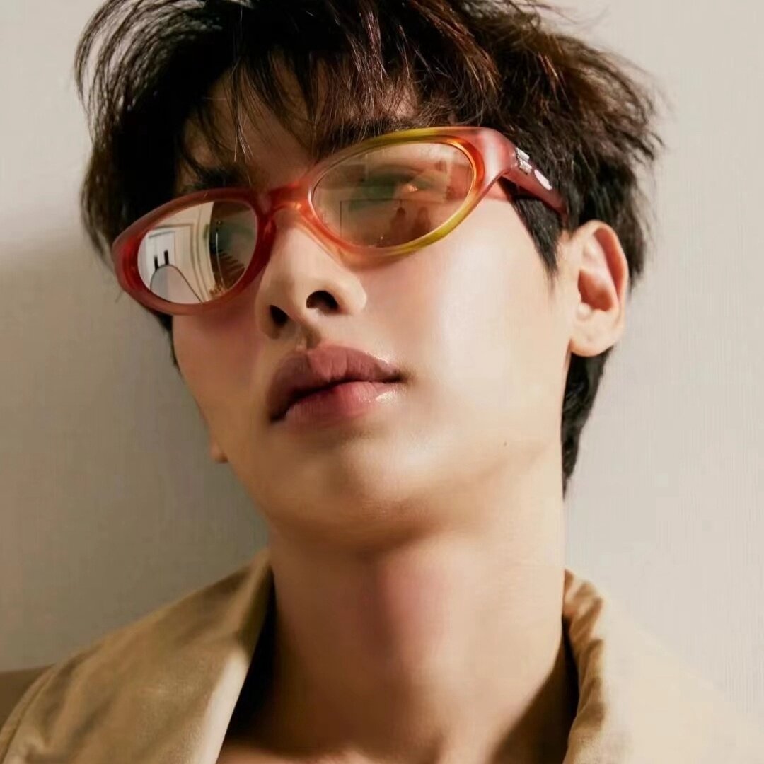 2024新款糖果红橙色砂黑墨镜欧美复古猫眼椭圆小框防紫外线太阳镜