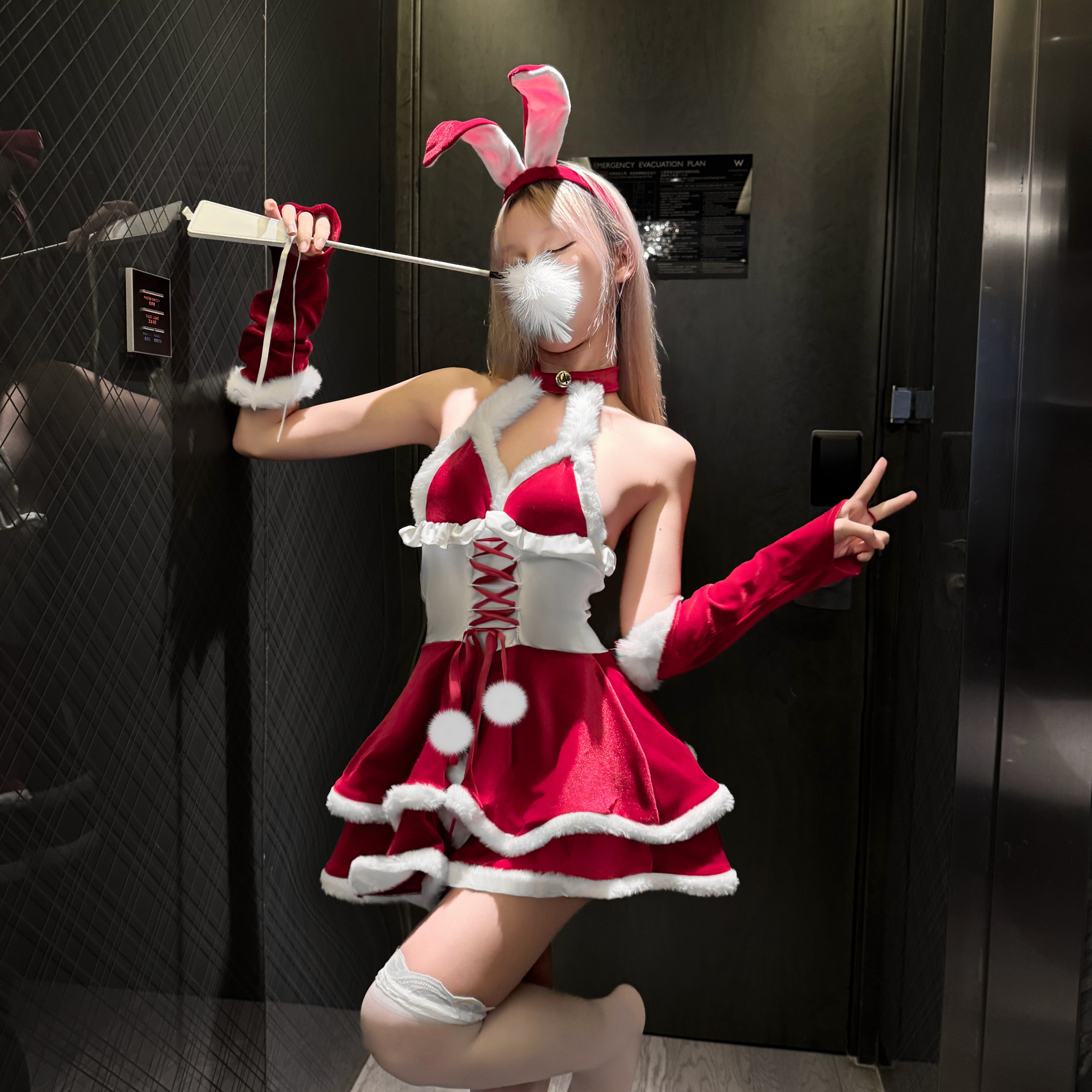 性感纯欲挂脖丝绒撞色圣诞节兔女郎cos角色扮演兔子制服晴趣qqny