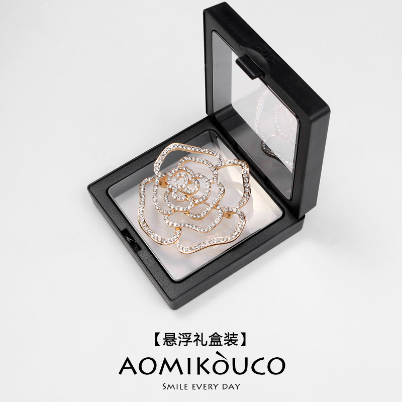 DOUYIN의 같은 스타일 작은 향기 패션 중공 동백 브로치 하이 엔드 럭셔리 핀 정장 재킷 다목적 액세서리