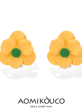 甜美橙色花朵显白小众耳钉女高级感网红橘色耳环气质新款清新耳饰