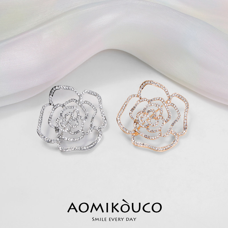 DOUYIN의 같은 스타일 작은 향기 패션 중공 동백 브로치 하이 엔드 럭셔리 핀 정장 재킷 다목적 액세서리