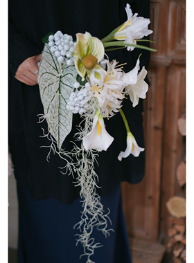 cosa原创设计白月光仿真下垂瀑布式花艺花束领证婚礼手捧花假花