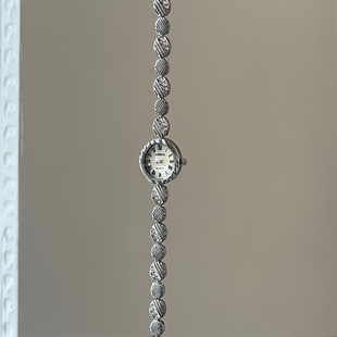 CHISTE椭圆形罗马磨砂面手表女时尚百搭高颜值轻奢链条式手表女