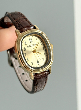 Doukou简约新款清新皮带手表女韩系简约轻奢百搭小众女士石英腕表