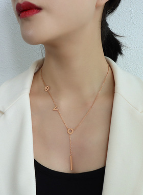 love字母项链女钛钢不掉色新款简约小众设计感锁骨链流苏颈链配饰