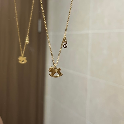 马上有钱项链女钛钢不掉色小众设计感金色小木马吊坠项链锁骨链