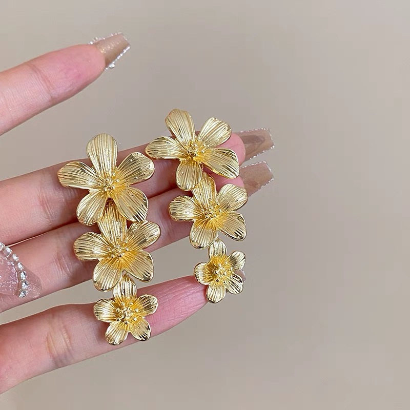 夸张大气花朵耳环小众设计感2024新款爆款耳饰女轻奢高级感耳钉,饰品/流行首饰/时尚饰品新,耳环,淘宝优惠券,粉丝福利购,淘宝优惠卷