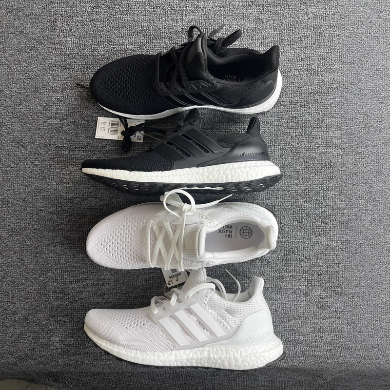 adidas Ultra Boost UB 1.0 一代 纯白 黑白 跑鞋 HQ4201 HQ4202